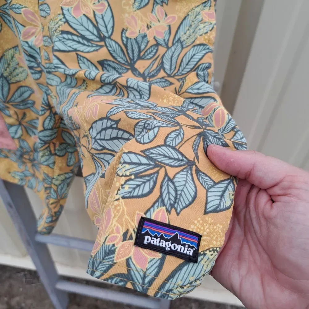 Patagonia Boys Large Baggie Boardshorts Swim Trunks Shorts Prairie Gold Leaves